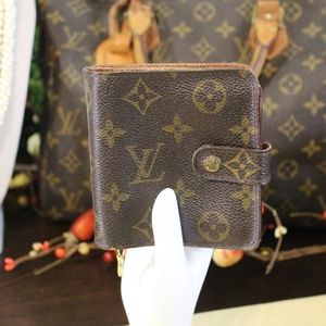 Louis Vuitton Monogram Compact Zip Wallet CA1918